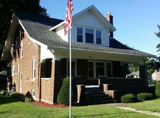 703 N 1st St, Ashton, IL 61006