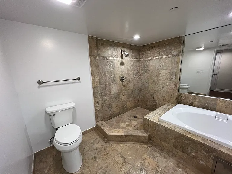 1621 Barry Ave #301 — Photo 15