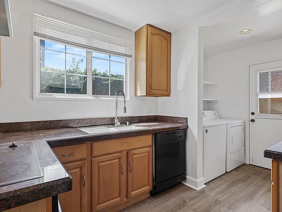 4th image of 10821 Ashby Ave