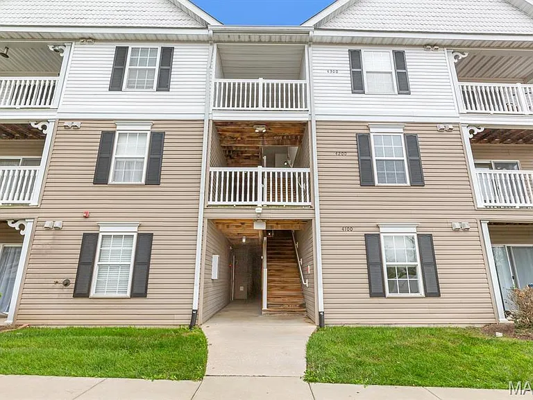 4200 Spring Creek Ln — Photo 1