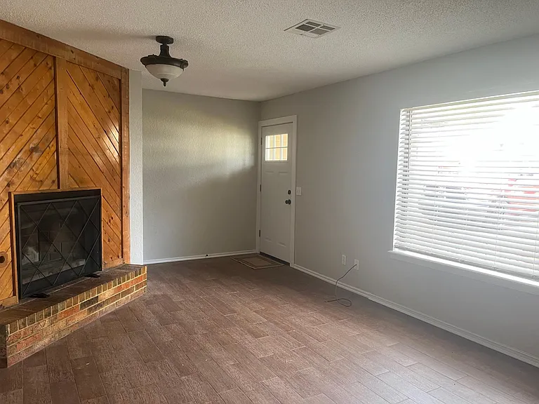 305 Belmont Dr — Photo 7