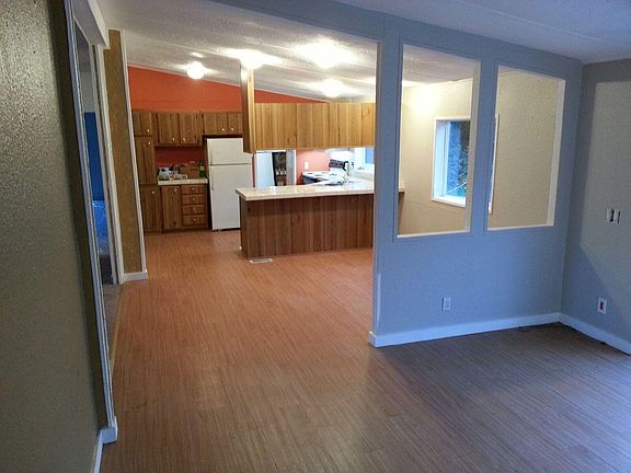 3rd image of 573 Chenois Ave NE