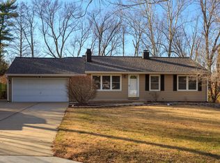 233 Ramsey Ln, Ballwin, MO 63021