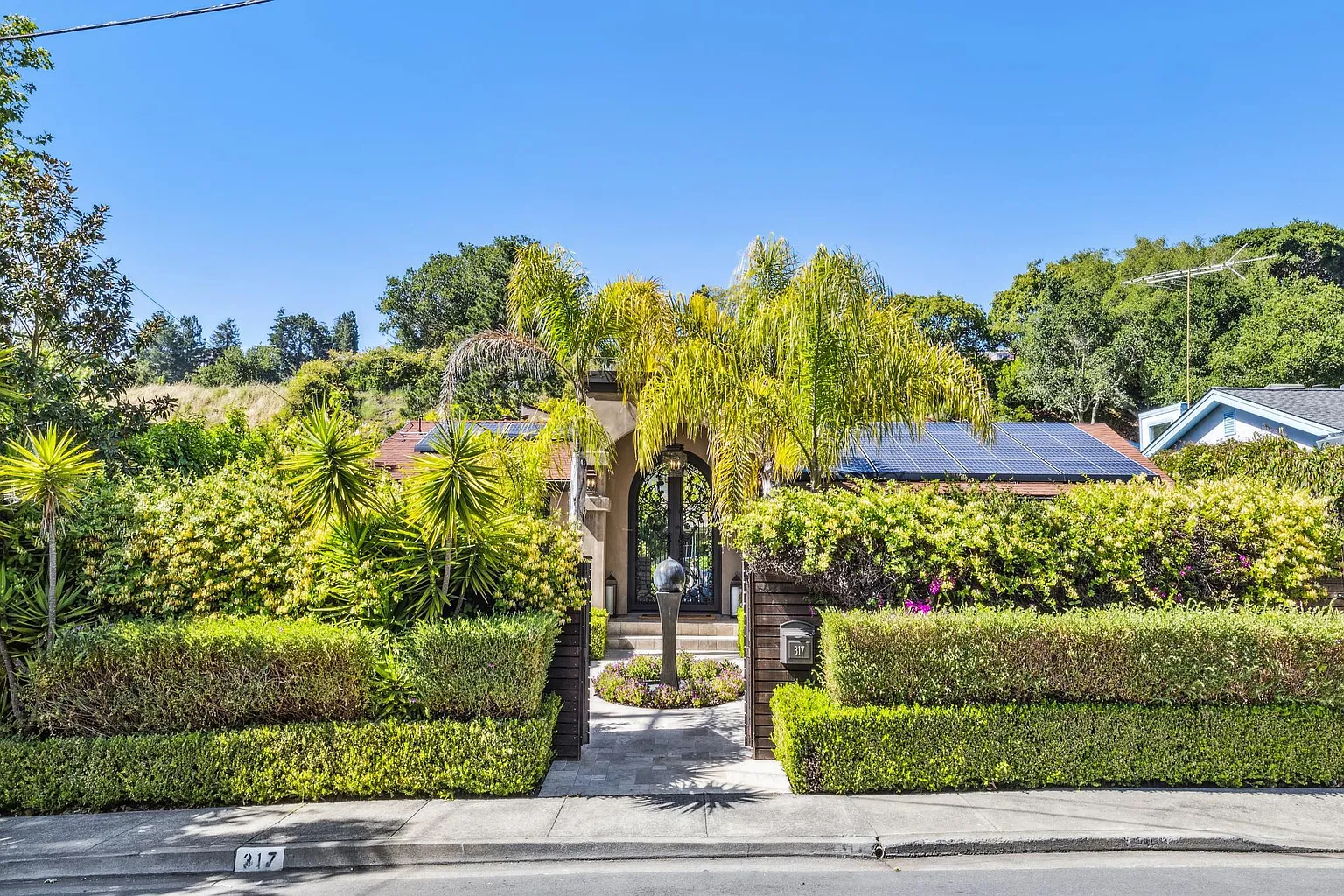 317 Karen Way photo 1