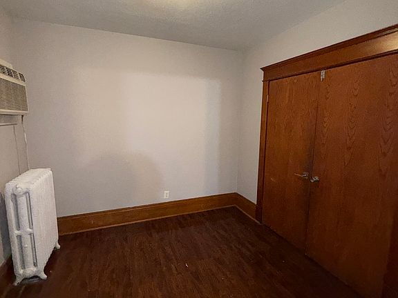 2nd image of 651 Ivy Ave E Unit 2