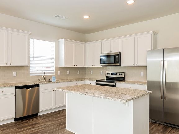 5th image of 602 Samuel Lee Ln