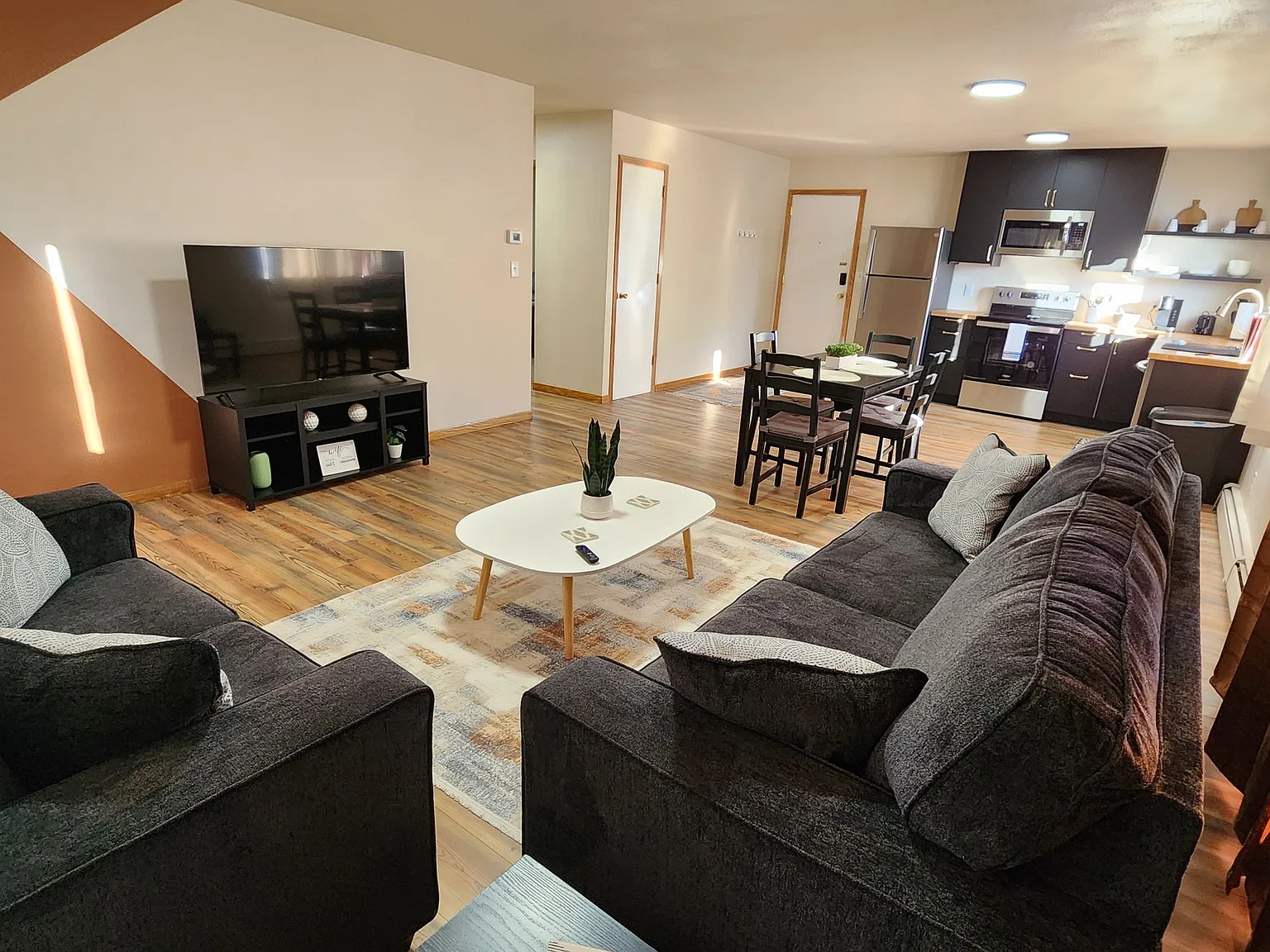 4-plex — Photo 1