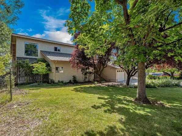 734 Meadowlark Ln, Yreka, CA 96097