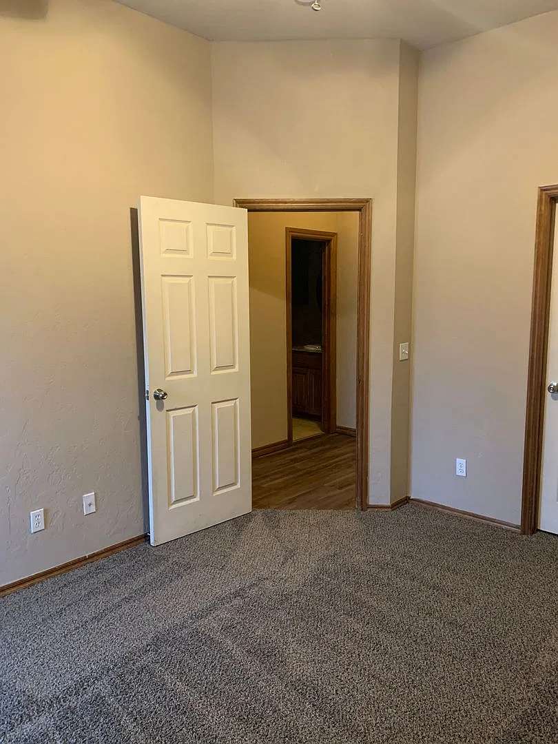 3 bedroom, 2 bathroom, 2 car garage — Photo 4