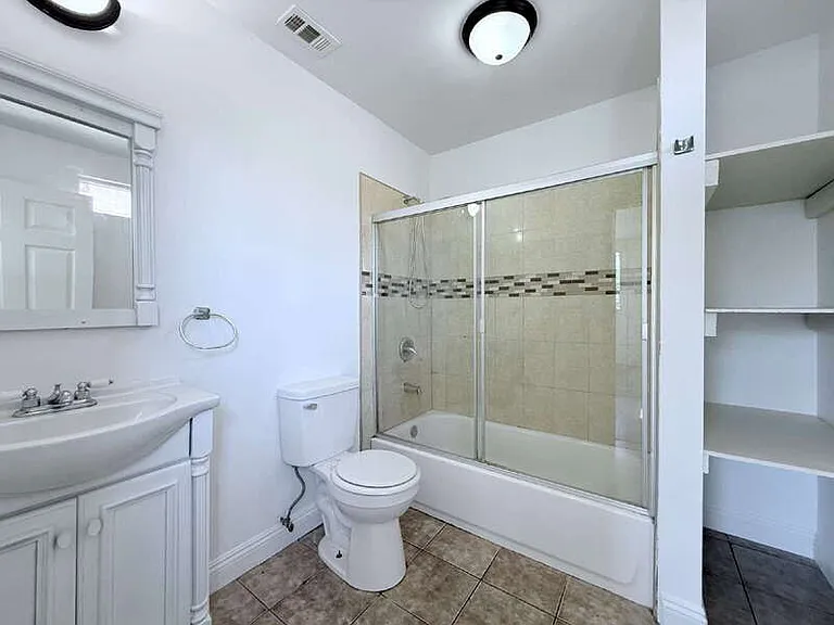 1440 E 42nd St — Photo 13