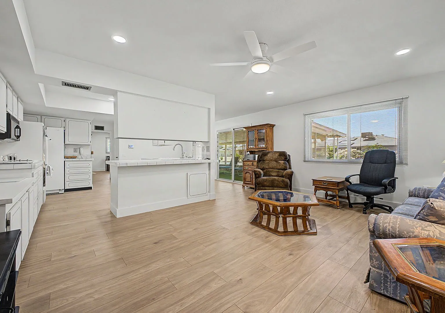 13222 W Kodiak Sun City - Furnished 2 Bed, 2 Bath in Adult Community — Photo 4