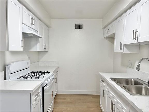 4th image of 13792-13852 Dawson St #10241-D