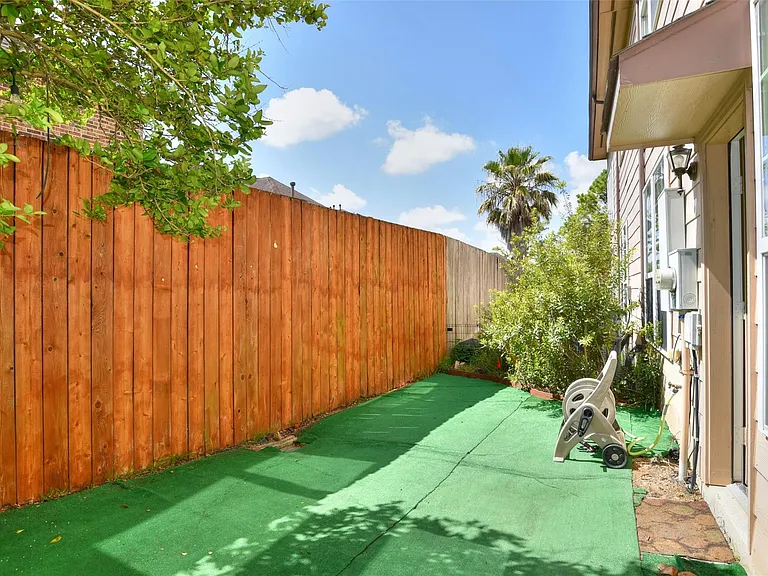 1139 Glenwood Canyon Ln — Photo 25