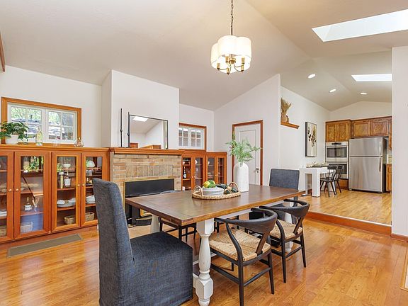 3rd image of 225 Cascade Drive