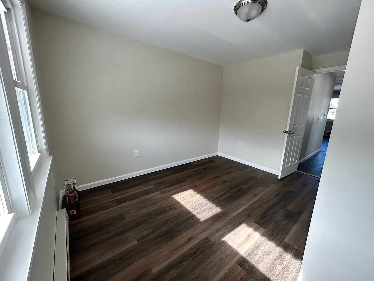 Building Photo - 54 Windsor St #3