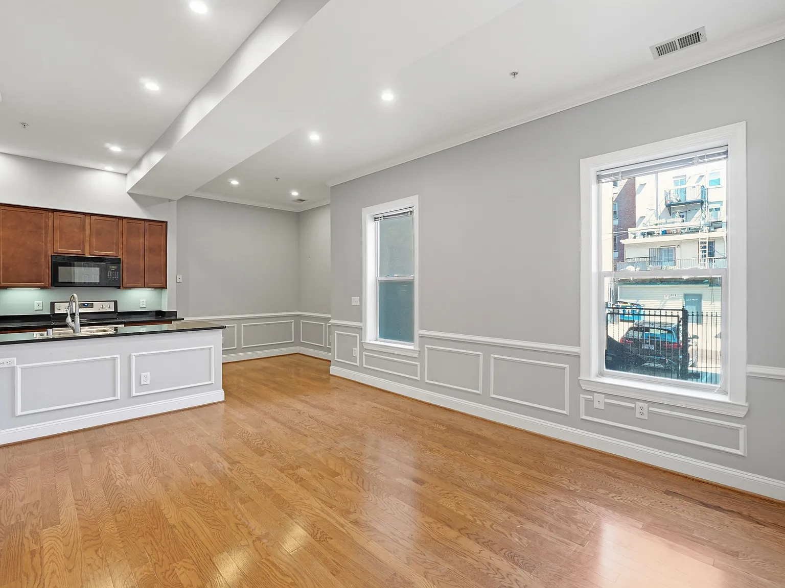 2 bed, 900 sqft, $3,800 — Photo 4