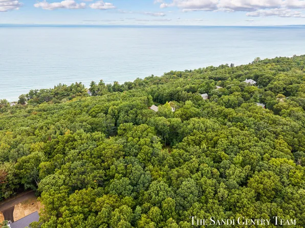 3177 N Silver Ridge Rd, Mears, MI 49436