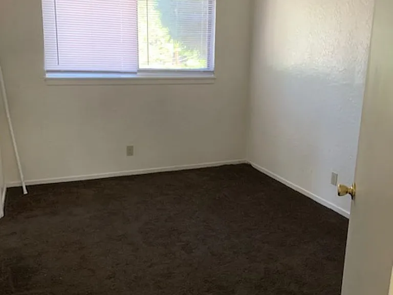1105 Aspenwald Rd — Photo 3