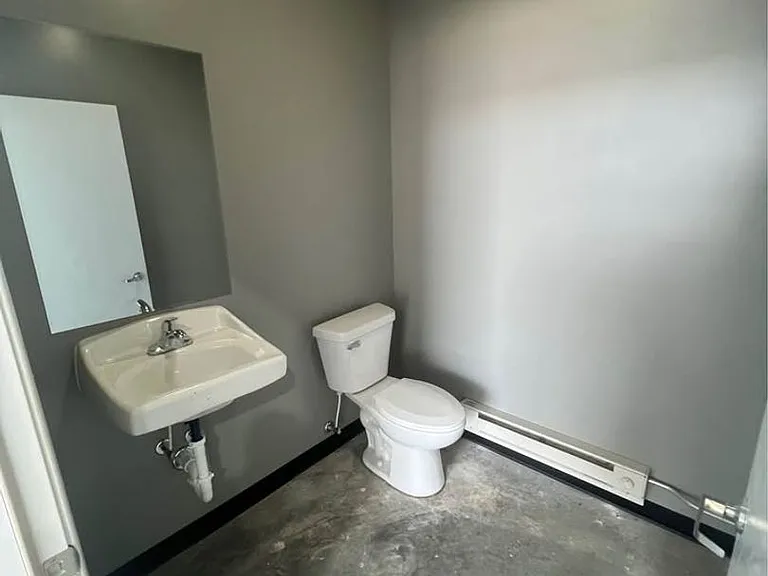 515 Enterprise St N — Photo 4