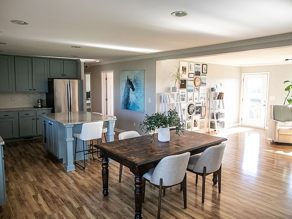 5th image of 1009 McCormick Xing