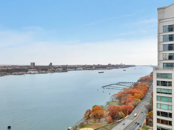 220 Riverside Boulevard image 4 of 14