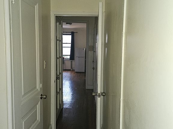 4th image of 328 E 53rd St APT 4