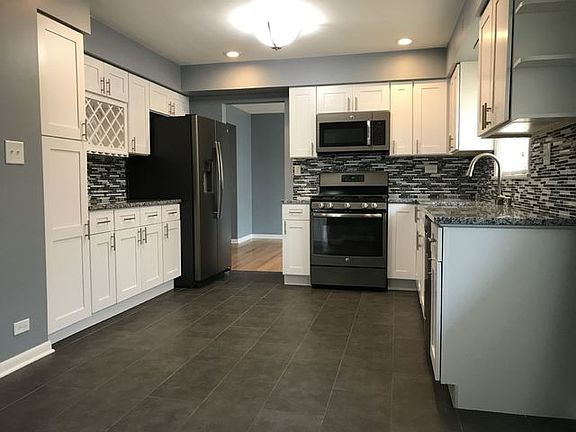 4th image of 603 E 164th Pl