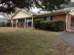 107 Golfcrest Dr, Palestine, TX 75803