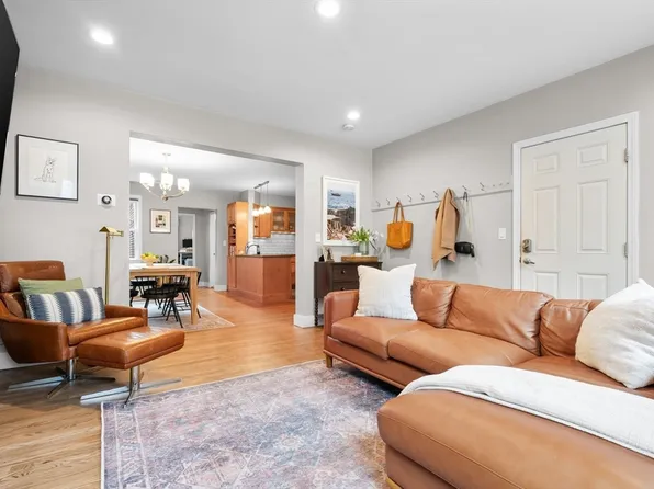 121 F St #1, South Boston, MA 02127