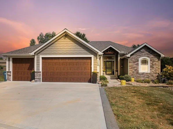724 E 13th Ter, Kearney, MO 64060