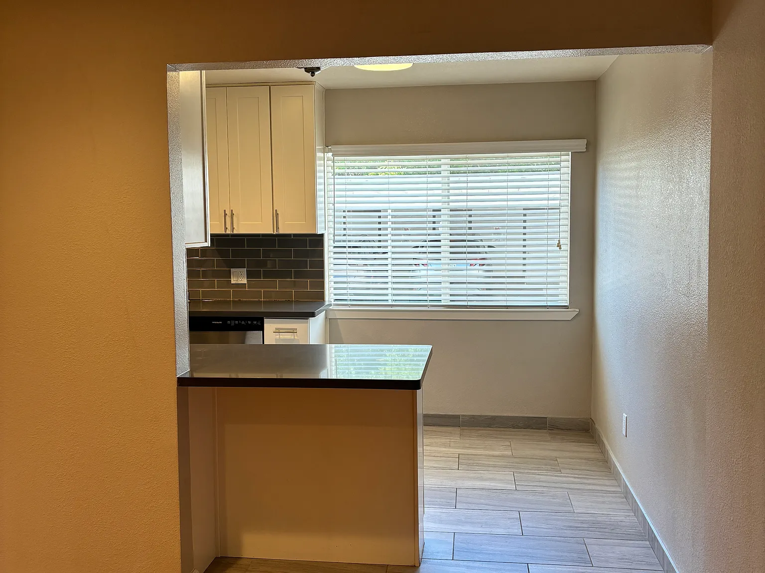 2 bed, 750 sqft, $3,150 — Photo 2