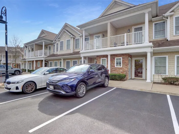 19 Della Drive #19, West Babylon, NY 11704