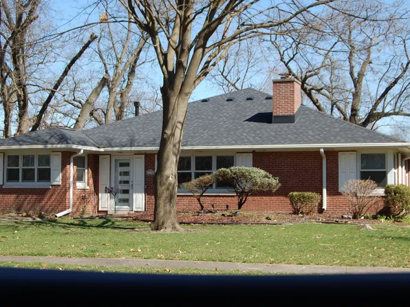 8525 Elmwood Dr, Munster, IN 46321