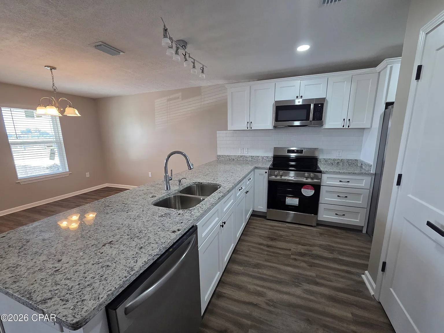 3 bed, 1325 sqft, $1,900 — Photo 3