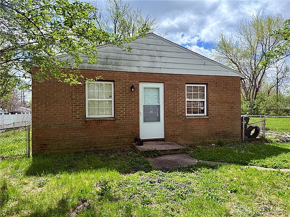 2nd image of 6112 Carmin Ave