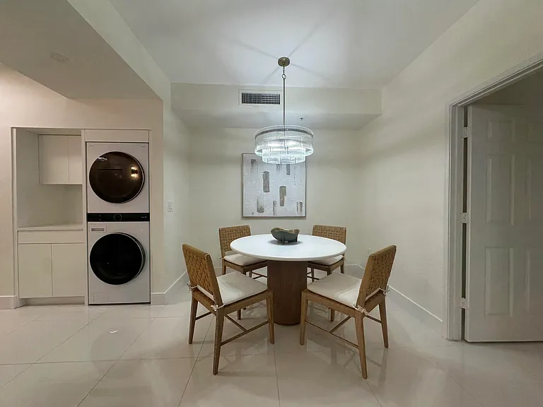 630 Sapodilla Ave #110 — Photo 6