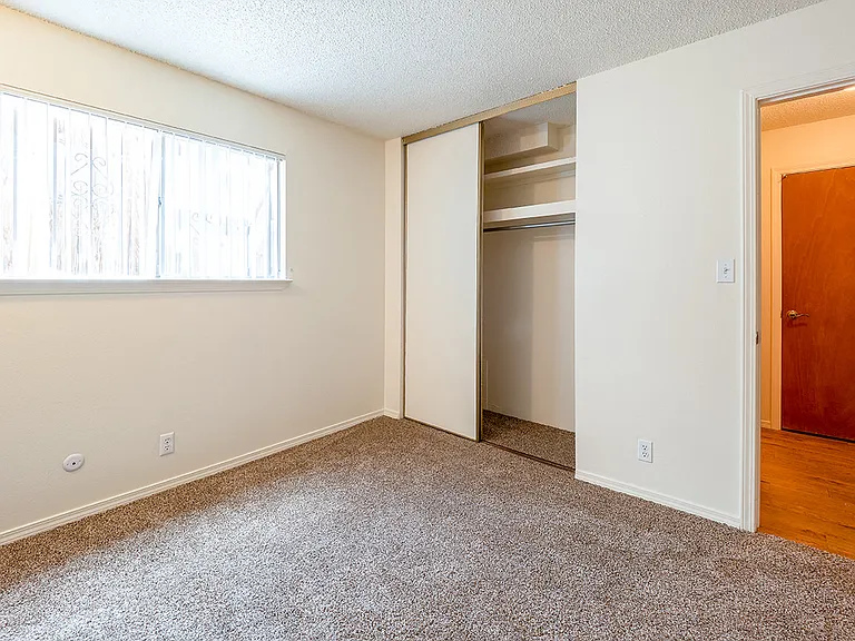 121 Cardenas Dr NE — Photo 43