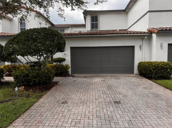 876 Spinnaker Dr W, Hollywood, FL 33019