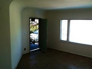 4th image of 4708 S Van Ness Ave