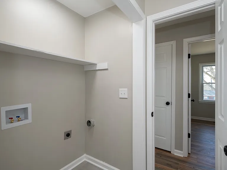 111 Lynn St — Photo 4