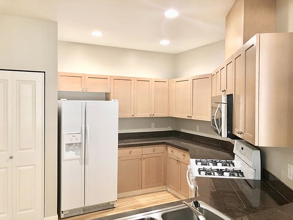 3rd image of 23120 NE 8th Pl
