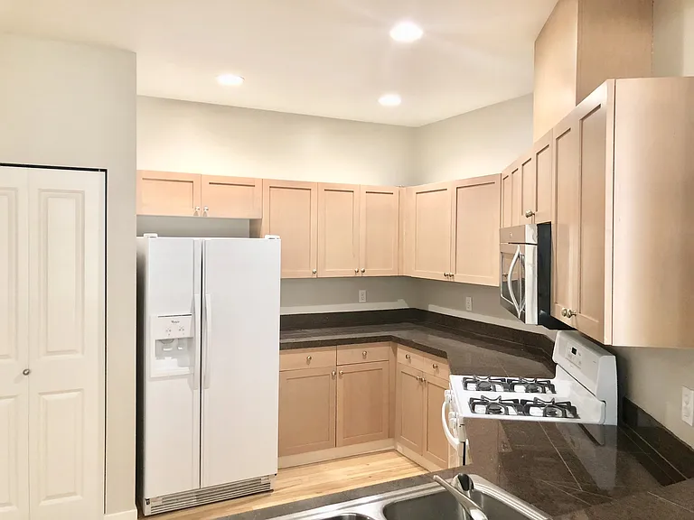 23120 NE 8th Pl — Photo 3