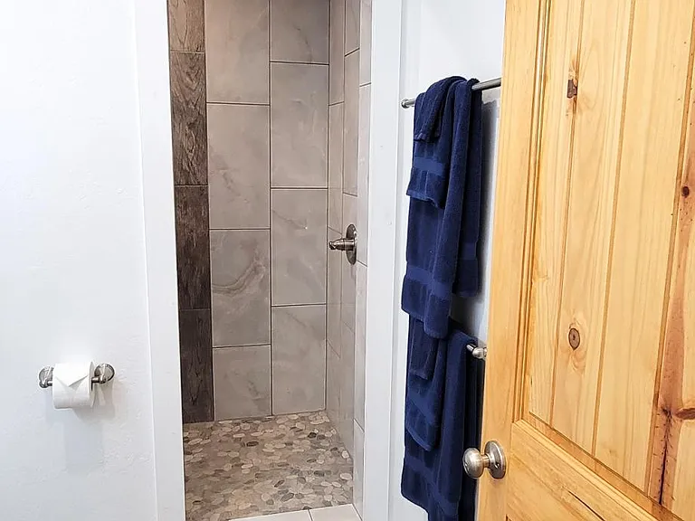 1007 Campbell St — Photo 15