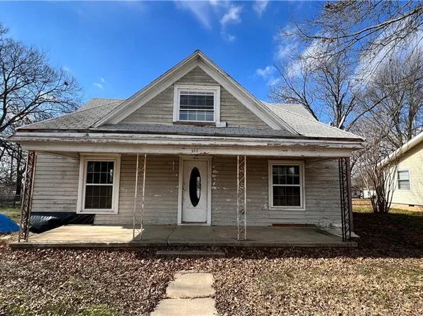 811 Brunson Ave, Prague, OK 74864