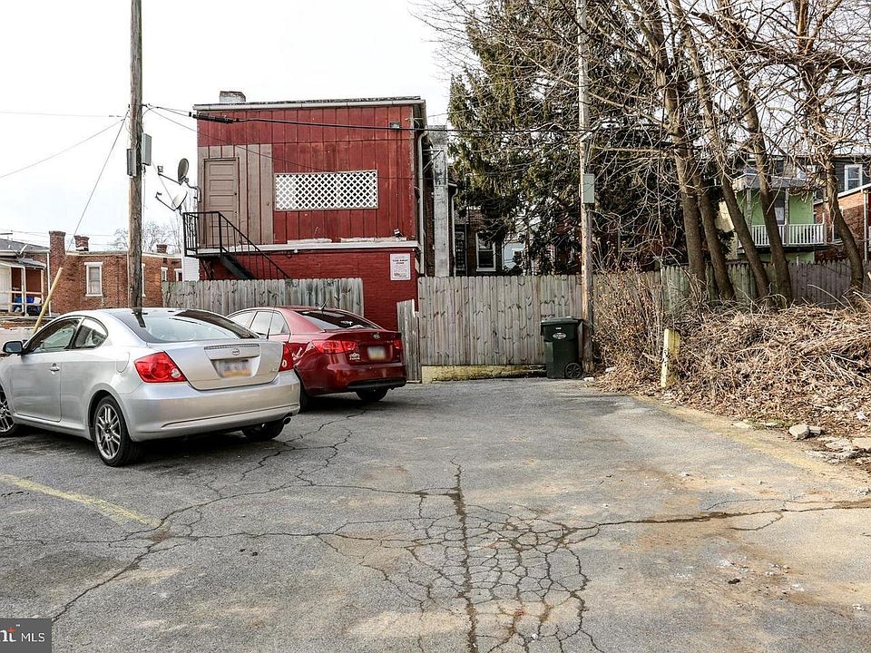 2nd image of 464 Manor St