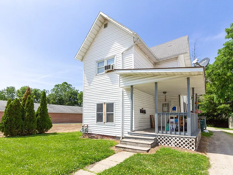 906 W. Main St — Photo 1