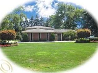 30991 Ridgeway Dr, Farmington Hills, MI 48334