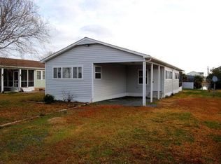 6050 6th St, Surf City, NC 28445