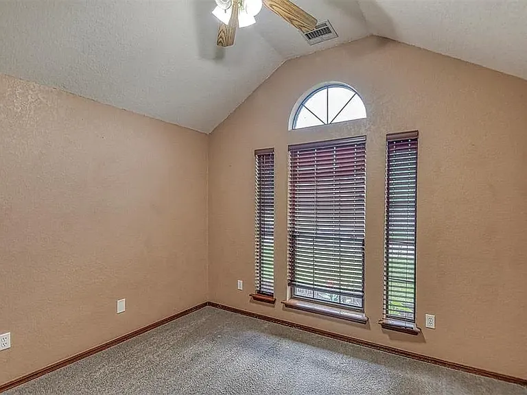 313 SW 141st St — Photo 10