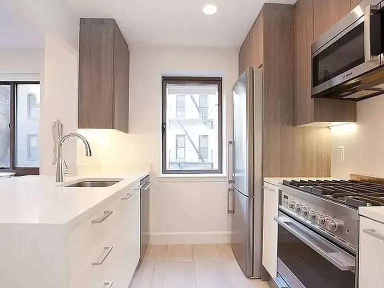311 W 50th St #4C — Photo 2